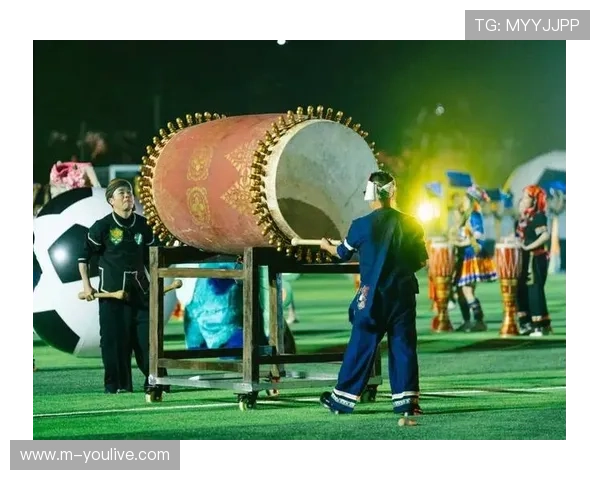 滇超中场傣族舞表演点燃赛场，民族团结成亮点